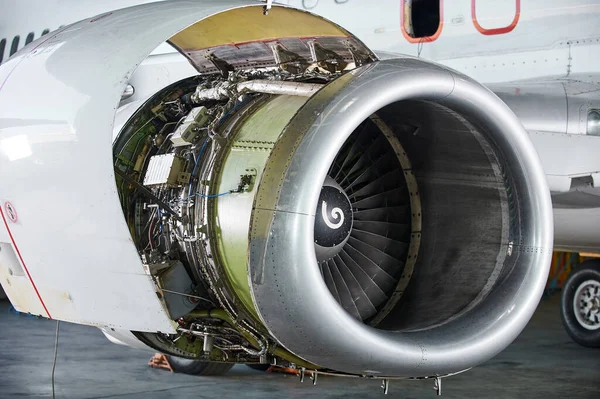 Aircraft Engine Servicing Opened Panels Large Engine Parked Aircraft Nobody — Stock Photo, Image