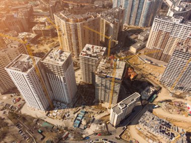 Gün batımında Yapı ve İnşaat Aletleri Hava Fotoğrafı.