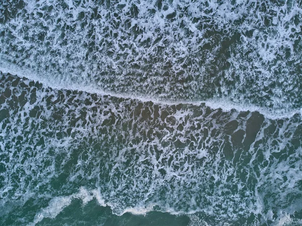 Εναέρια Θέα Από Drone Θυελλώδη Θάλασσα Συννεφιασμένη Ημέρα — Φωτογραφία Αρχείου
