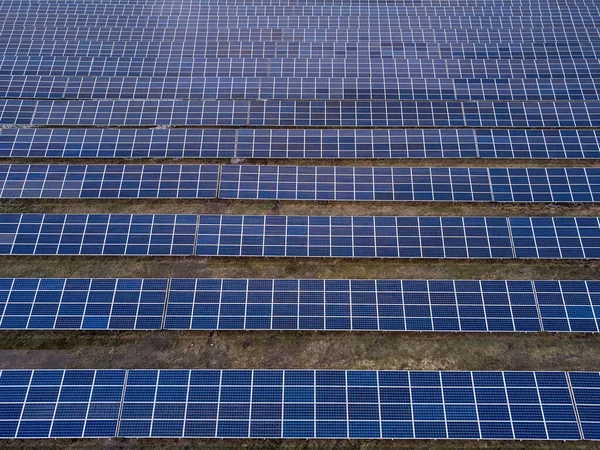 Luftaufnahme Eines Solarkraftwerks Feld Zur Stromerzeugung Aus Sonne Keine Menschen — Stockfoto