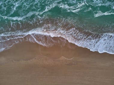 Fırtınalı denizde ve sahilde İHA 'dan hava görüntüsü
