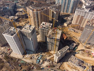 Gün batımında Yapı ve İnşaat Aletleri Hava Fotoğrafı.