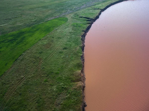 ピンクの塩湖の空中トップビュー アゾフウクライナ — ストック写真