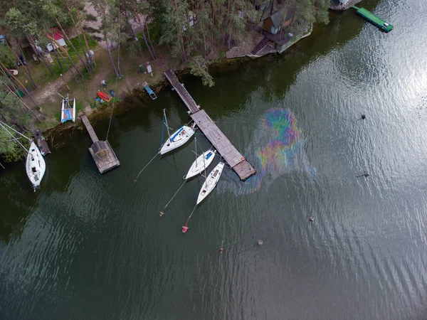 Légi Felvétel Vízszennyezésről Olajfolt Jacht Vizén Környezetvédelmi Katasztrófa — Stock Fotó