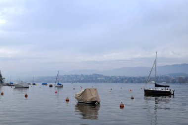 İsviçre 'deki Zürih Gölü manzarası