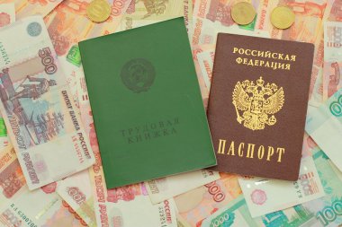 çalışma kitabı ve bir Rus pasaportu Rus parası yalan