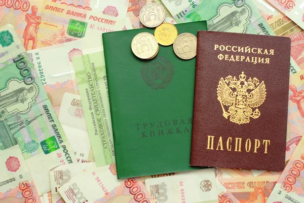 Çalışan kayıtları, pasaport ve sigorta belgesi