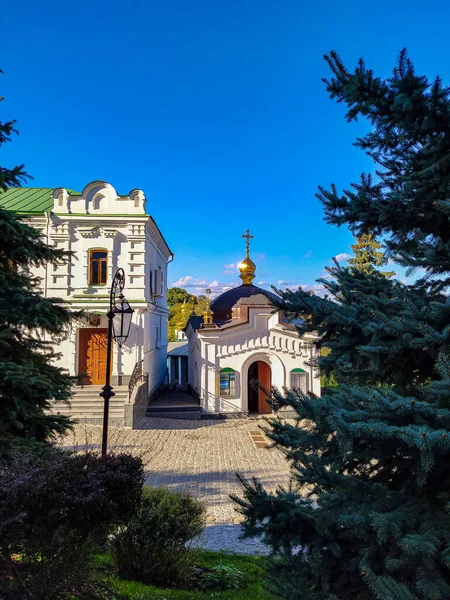 Orthodoxe Schlosskirche Herbstlichen Sonnenschein — Stockfoto