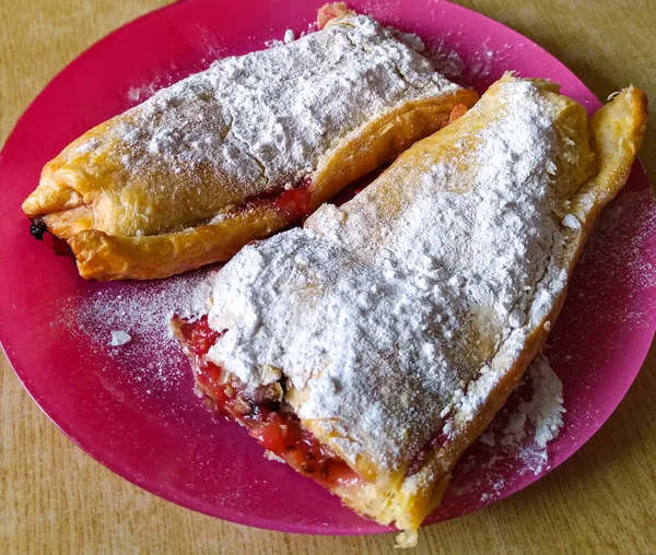 Foto Fruta Las Bayas Strudel Plato Con Vino Tinto — Foto de Stock