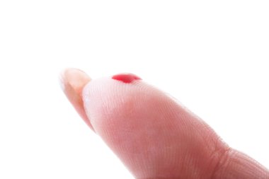 Analiz için kan bir damla ile hasta parmak