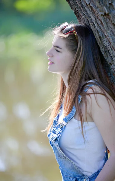 Portrait of a beautiful young girl at the river — Stock Photo, Image