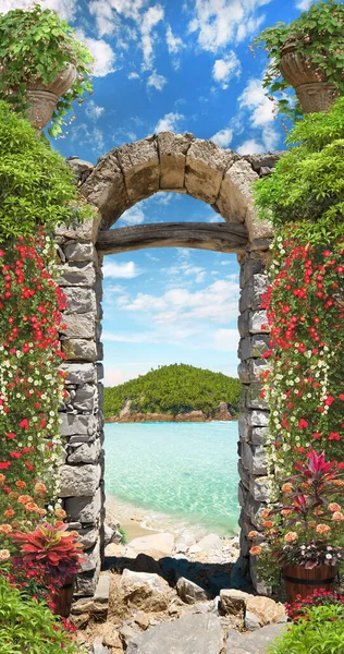 Vista Através Arco Para Mar Azul Com Flowers Jpg — Fotografia de Stock