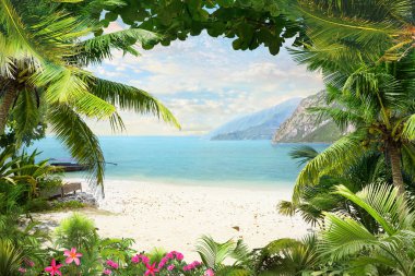 Dağ manzarası ve palmiye ağaçları ile mavi deniz manzarası 2