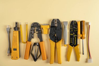 Elektrik mühendisliği çizimlerinde farklı elektrikli aletler. Üst Manzara. Boşluğu kopyala