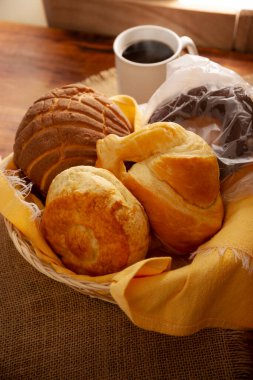 Meksika tatlı ekmeği, Meksika 'da Pan Dulce olarak bilinir, el yapımı, kahvaltıda ya da atıştırmalık olarak sıkça kahve ya da sıcak çikolata eşliğinde tüketilen temel gıdadır..