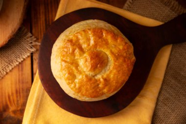 Bisquet. Also known as Bisquets Chinos, it is one of the traditional breads in Mexico, commonly consumed hot, cut in half and spread with butter and fruit jam.