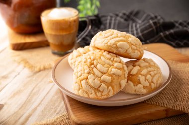 Conchas ekmeği. Meksika usulü tatlı ekmek, deniz kabuğu görünümlü genellikle kahvaltıda kahve ya da sıcak çikolatayla yenir..