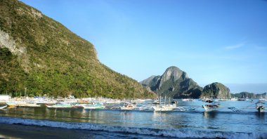 Tropik adaları ile güzel deniz manzarası. Panorama. Filipinler.