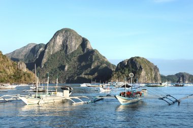 Tropik adaları ile güzel deniz manzarası. Panorama. Filipinler.