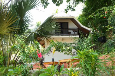 Dinlenmek için bir küçük konuk evi. Filipinler. Palawan Adası .