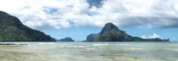 Prachtig zeegezicht met tropische eilanden. Panorama. Filippijnen. — Stockfoto