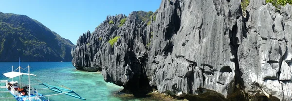 Hermoso paisaje marino con islas tropicales. Panorama. Filipinas . — Foto de Stock