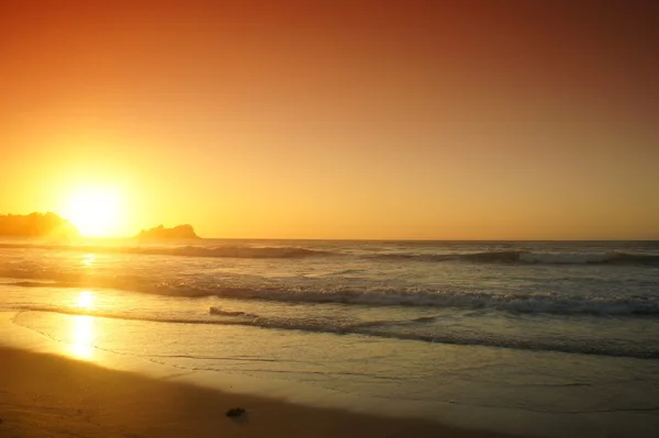 Pasifik Okyanusu günbatımı. Filipinler. Adaları.