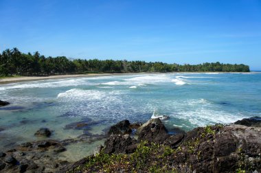 Dalgalar ve deniz köpüğü. Filipinler.