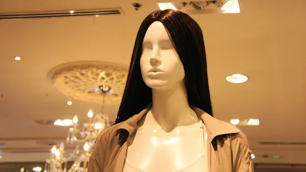 Maniquí en la tienda. La figura humana. Simulación humana —  Fotos de Stock