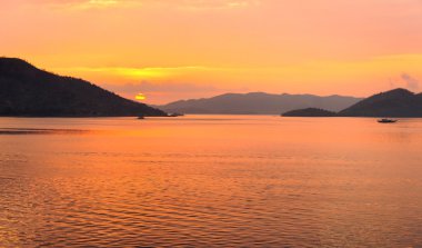 Pasifik Okyanusu günbatımı. Filipinler. Adaları.