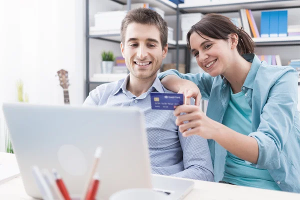 Compras online em casa — Fotografia de Stock