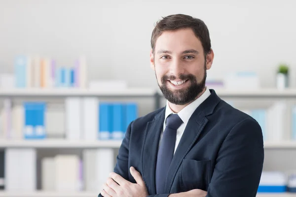 Jungunternehmer posiert — Stockfoto