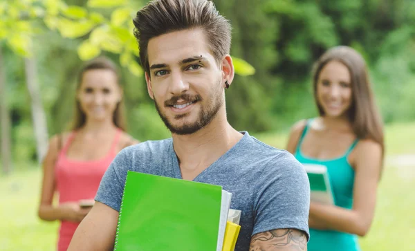 Estudante com cadernos posando — Fotografia de Stock