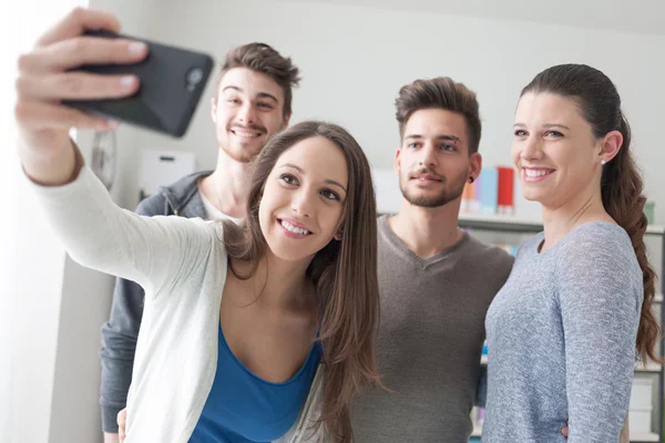 Cheerful teenagers taking self portraits — Stock Photo, Image