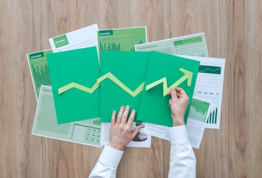 İşadamı çıktısından mali grafik 