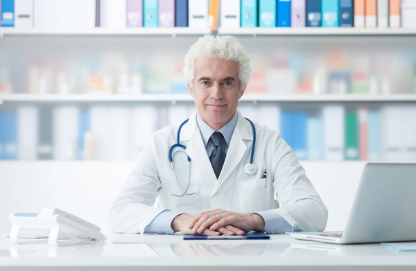 Confident mature doctor posing — Stock Photo, Image