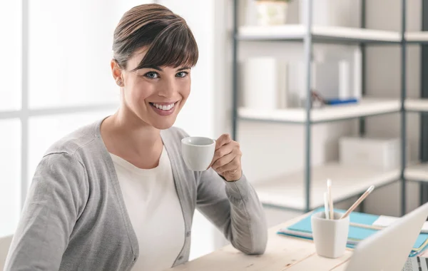 Kaffeepause im Büro — Stockfoto