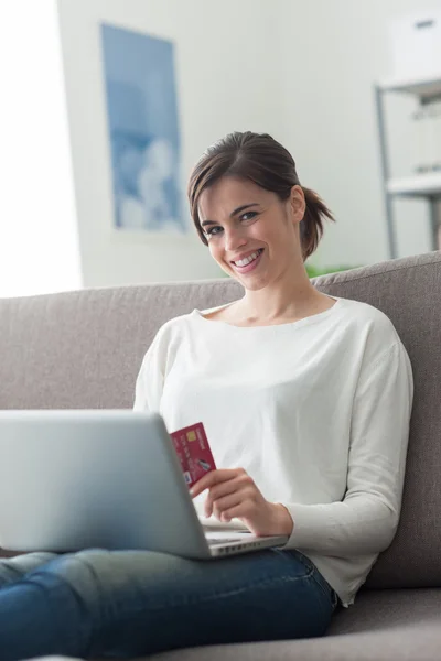 Woman Online shopping — Stock Photo, Image