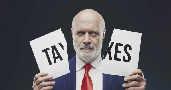 Empresário Quebrando Sinal Com Impostos Palavra Corte Impostos Conceito Finanças — Fotografia de Stock