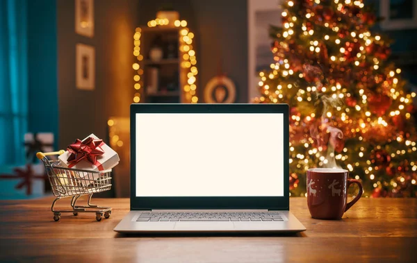 Online Weihnachtseinkauf Hause Laptop Mit Leerem Bildschirm Und Miniatur Einkaufswagen — Stockfoto