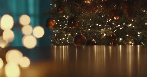 Gros plan de sapin de Noël festivement décoré — Video