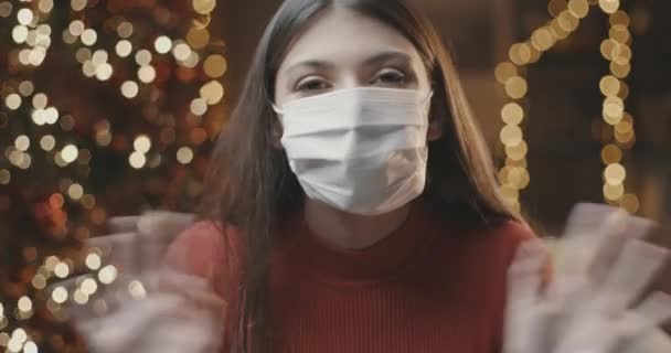 Młoda kobieta w masce, coronavirus covid-19 profilaktyka — Wideo stockowe