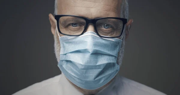 Senior Man Met Een Gezichtsmasker Bril Coronavirus Preventie Concept — Stockfoto