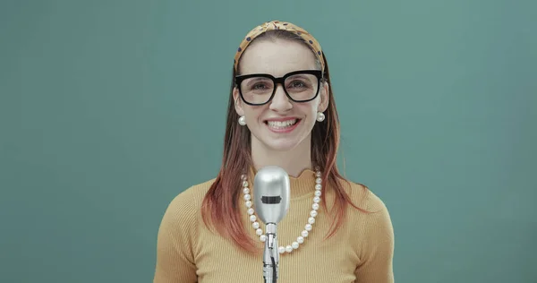 Smiling Vintage Style Woman Standing Front Microphone Looking Camera — Stock Photo, Image