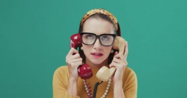 Kadın; Kız; Telefon; Telefon; Telefon; Sıkıntı; Çağrı; İletişim; Konuşma; Kızgınlık; Üzüntü; Alıcı; Vintage; Çok Stres; Stres; Retro; Telemarketing; Mutsuzluk; Aşırı yüklenme; Hayal kırıklığına uğramış; Çalışmak; Gözlükler; Tutmak; Konuşmak; Dedikodu; Dinleme; Sekreter; Vintage; Portre; İzole edilmiş; Ekspres; Gyle; Kopyalama; Posta; İnsanlar; Telekomünikasyon; Telekulasyon; Telekomünikasyon;
