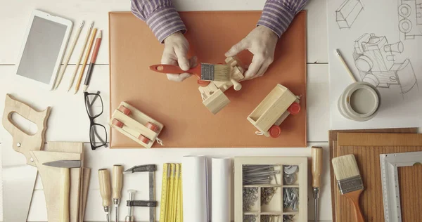 Creative Craftsman Designer Working Desk Painting Hand Made Wooden Toy — ストック写真