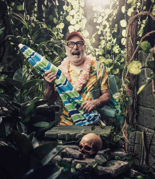 Ongelukkig Bang Toerist Met Een Parasol Het Bos Bereikte Hij — Stockfoto