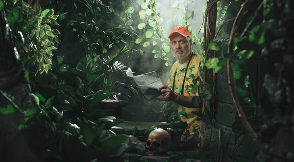 Funny Scared Tourist Lost Tropical Jungle Holding Map — Stock Photo, Image