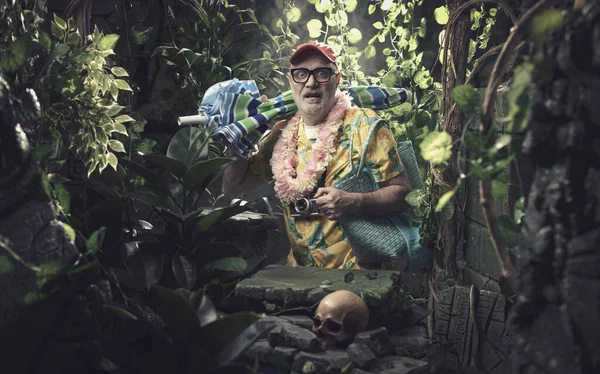 Ongelukkig Bang Toerist Met Een Parasol Het Bos Bereikte Hij — Stockfoto