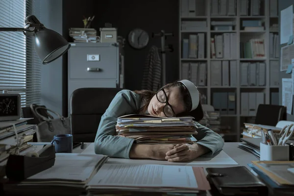 Exhausted Office Worker Sleeping Desk Leaning Pile Paperwork Overtime Work — Fotografia de Stock